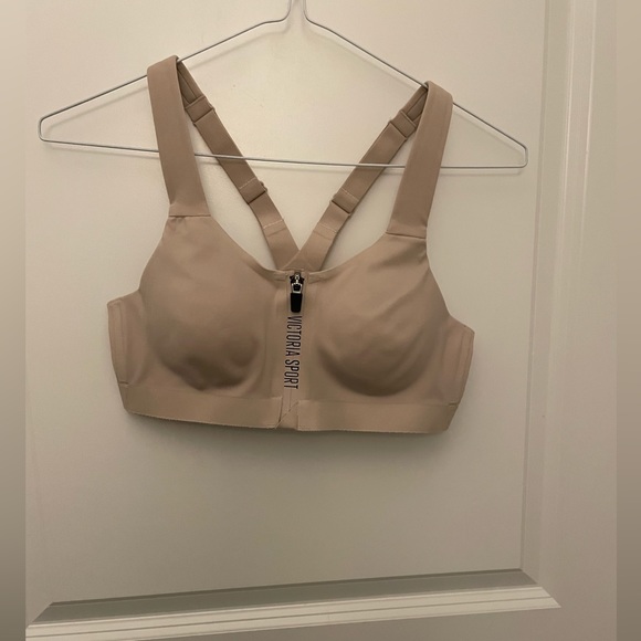 Must go before Jan 7! Victoria’s Secret High Impact Sports Bra - Picture 1 of 2